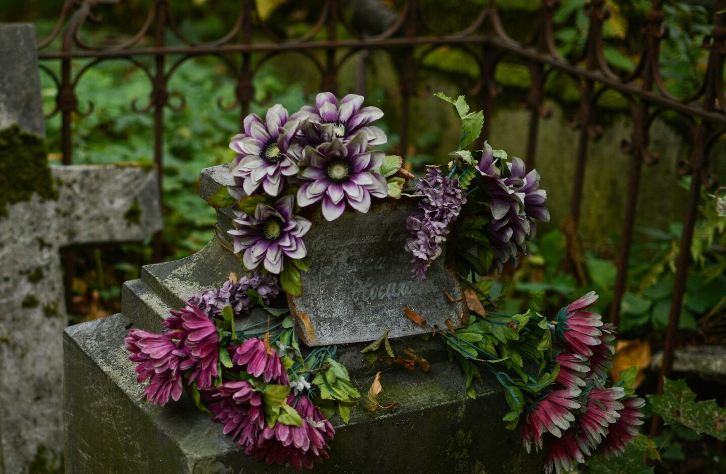 Paradoxon Plastikblume