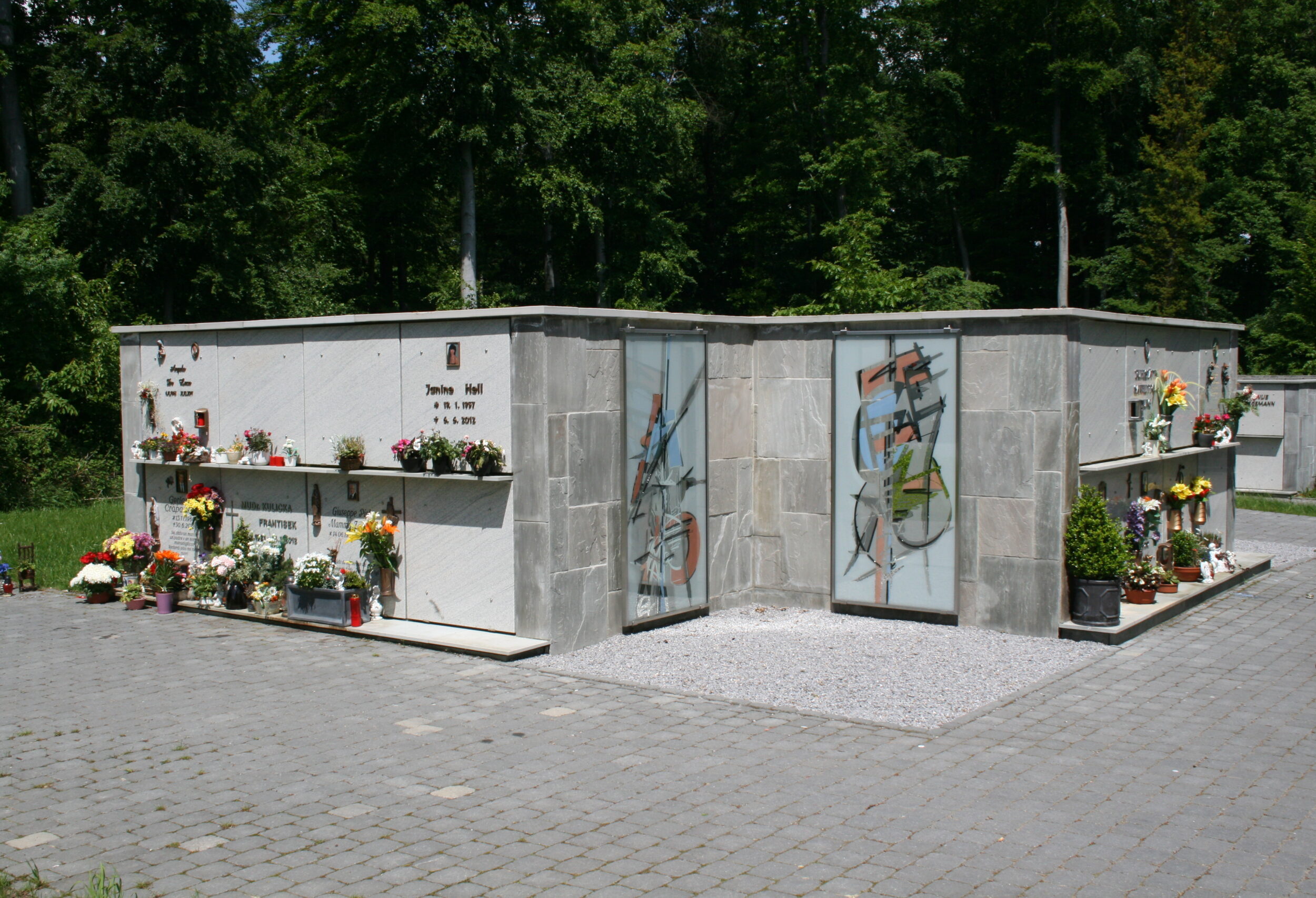 Oberirdische Grabkammern – Italienische Bestattung auf Saarbrücker Art