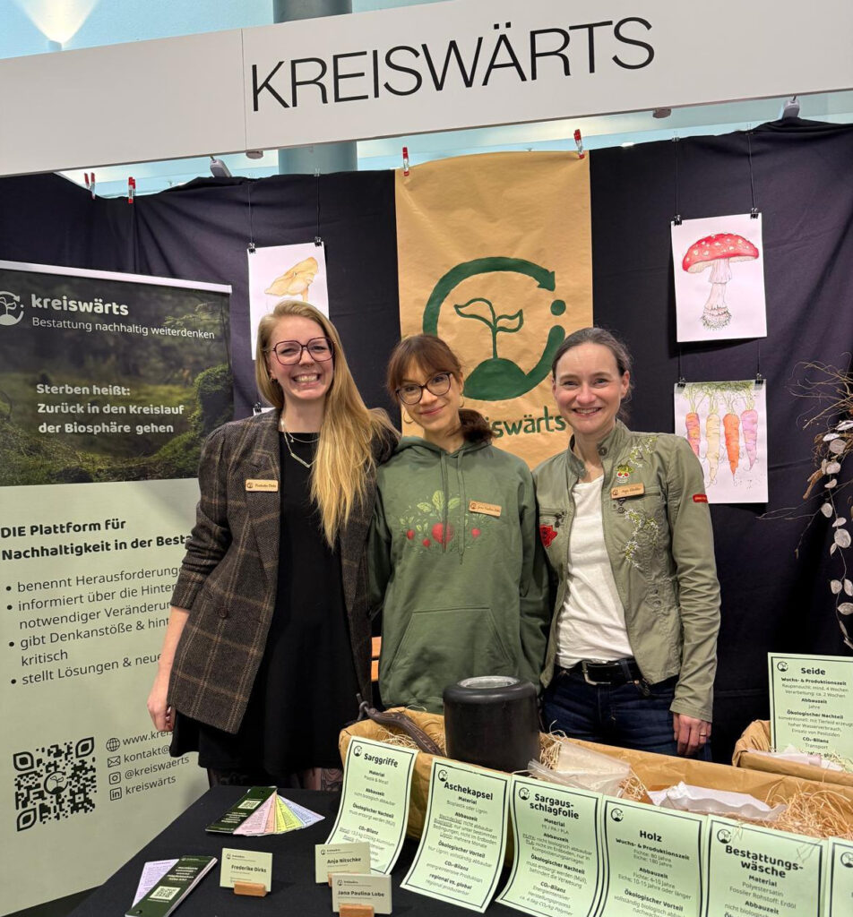 Messestand mit kreiswärts Team